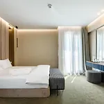Onal Boutique Hotelier Mamaia